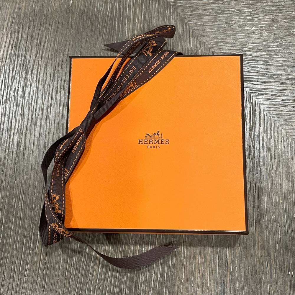 Hermès box with ribbon small
